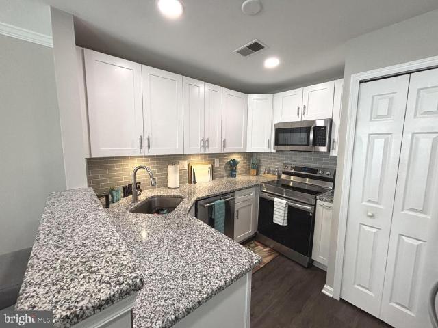 10 D Fallen Tree Court # 204