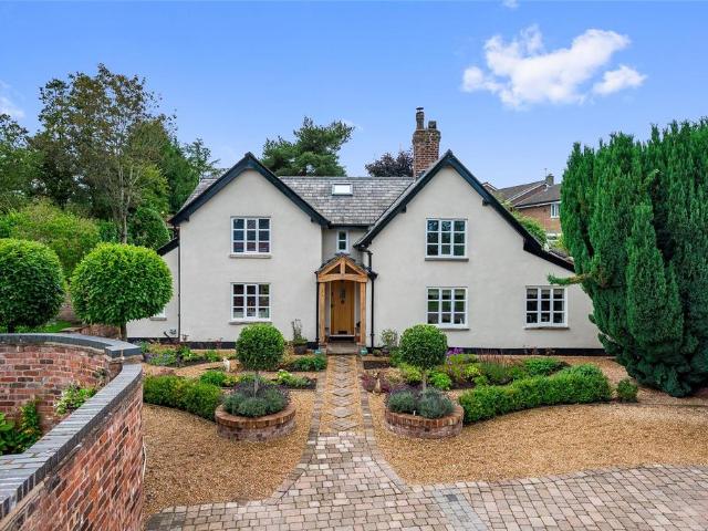 10 Fletchers Lane, Lymm WA13 4 bed detached house to rent £4,750 pcm £1,096 pw