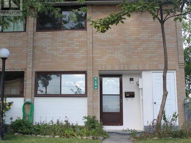 10 Fleetwood Crescent, Brampton, ON, L6T 2E5 townhouse for sale | Listing ID W13723 | Royal LePage