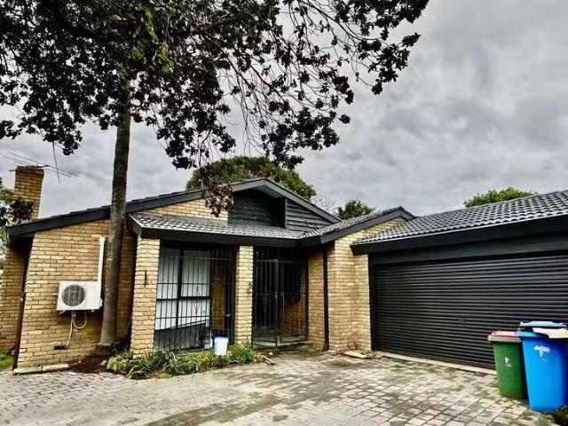 10 Flinders Court, Cranbourne North, VIC 3977