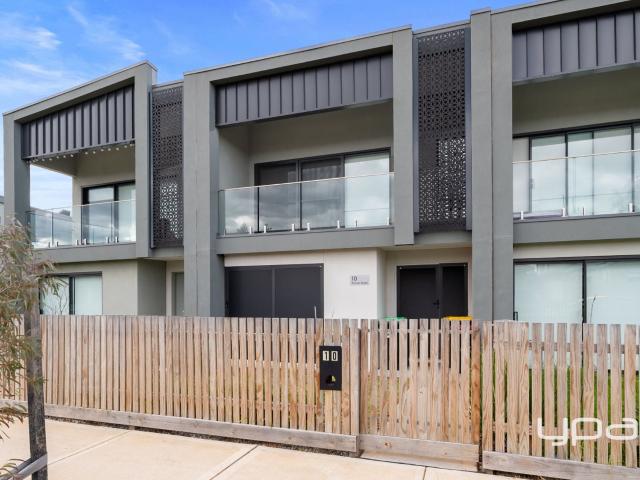 10 Furrow Street, Brookfield