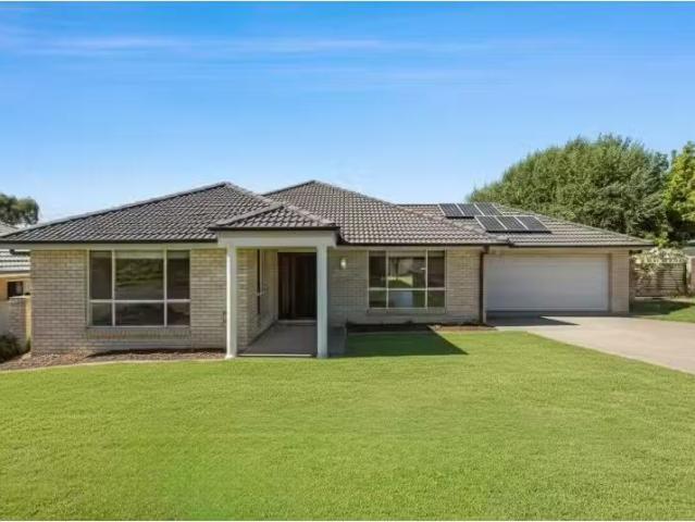 10 George Weily Place, ORANGE House for rent Listed by Belle.
