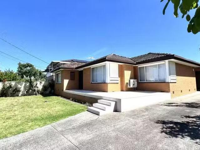 10 Gillespie Road, St Albans, VIC 3021