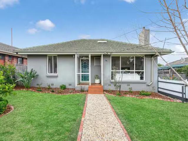 10 Gisborne Crescent, Reservoir, VIC 3073