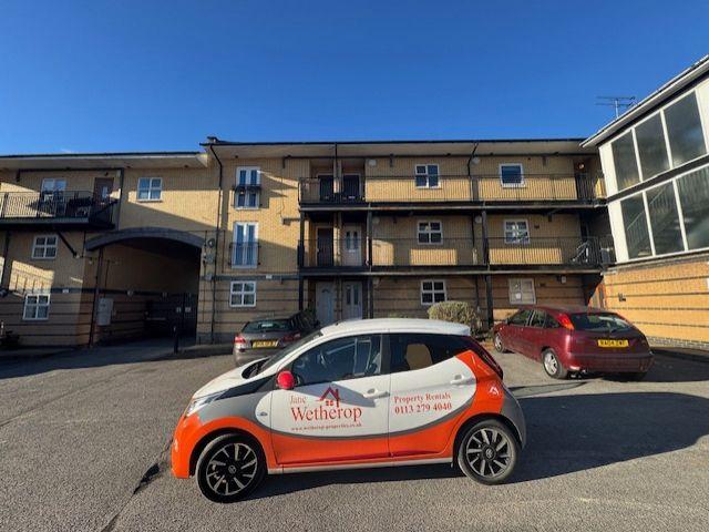 10 Grange Park Mews, Dib Lane, Oakwood Leeds LS8, 2 bed flat to rent, £785 pcm | PrimeLocation