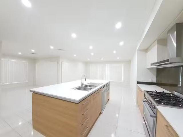 10 Greenhood Crescent, Denham Court, NSW 2565