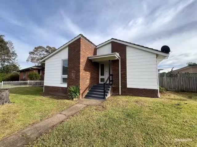 10 Haddon Rig Road, Airds House for rent Listed by Campbellto.