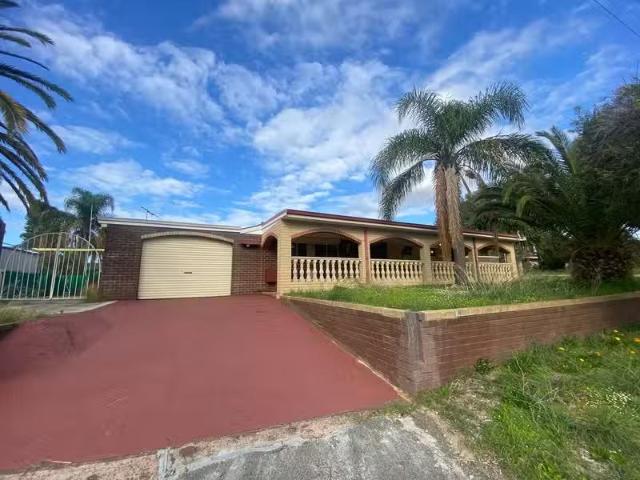 10 Hadleigh Way, GIRRAWHEEN, WA 6064 House for Rent