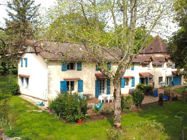 10 hectares d’un seul tenant avec habitation et dépendances. 323m² Lamonzie Montastruc