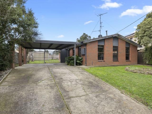 10 Hinkler Ave, Sebastopol VIC 3356