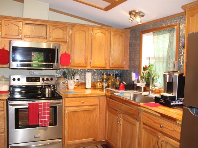10 Hilltop Manor