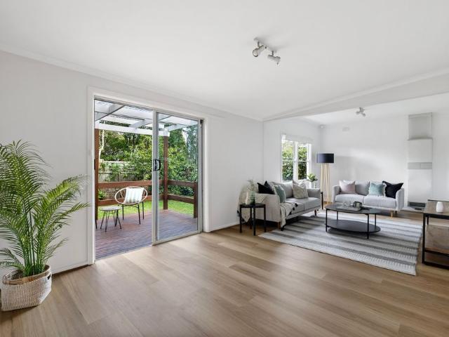 10 Hilltop Avenue, Macleod