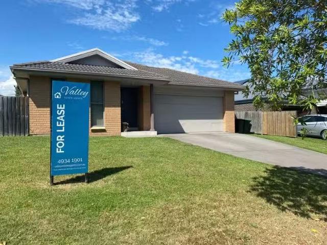 10 Honeysuckle Drive, ABERGLASSLYN House for rent Listed by T.