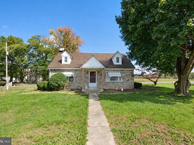 10 Hoch Rd, Oley, PA 19547