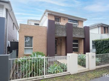 10 Hollows Parade, Ropes Crossing NSW 2760