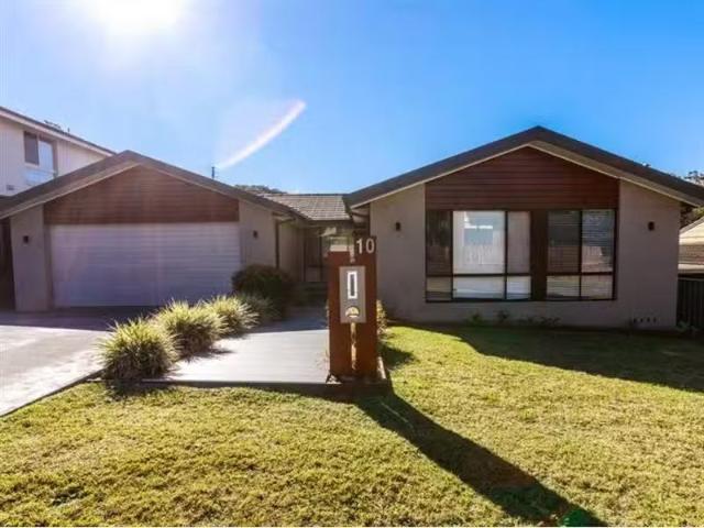 10 Holly Avenue, NARARA House for rent Listed by Mellissa Jon.