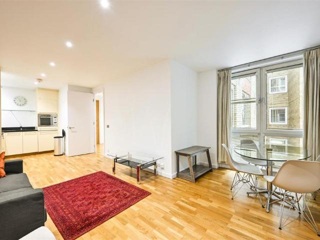 10 Hosier Lane, London EC1A 1 bed flat to rent £2,450 pcm £565 pw