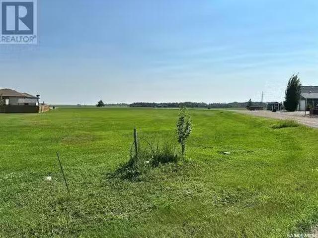10 Humboldt Lake Crescent, Humboldt Lake, SK, S0K 2A0 vacant.