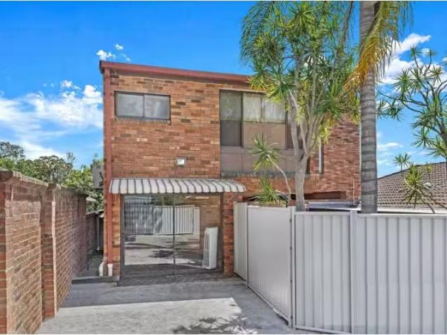 10 Hughes Street, Kings Langley House for rent Listed by Riza.