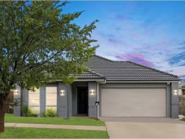 10 Isabel Flick Street, Bonner House for rent Listed by Tahli.