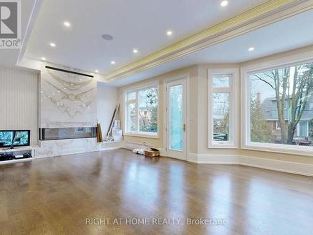 10 Jocelyn Crescent, Toronto, ON, M3B 1A2 house for sale | Listing ID C13860 | Royal LePage
