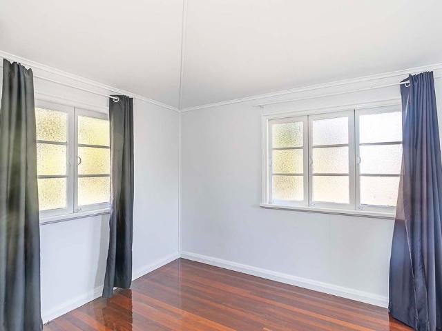10 John St, West End