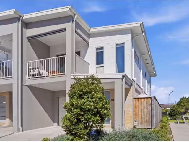 10 Kaibug Cl, Fletcher Townhouse for rent Listed by Love Rent.