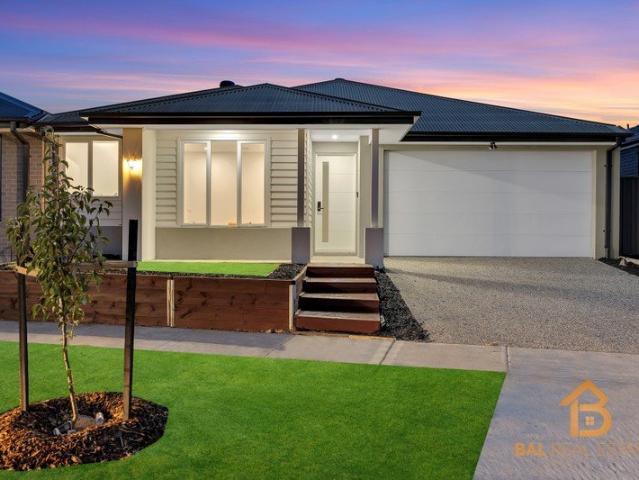 10 khancobam cresent, wollert vic 3750 ! Lake view !