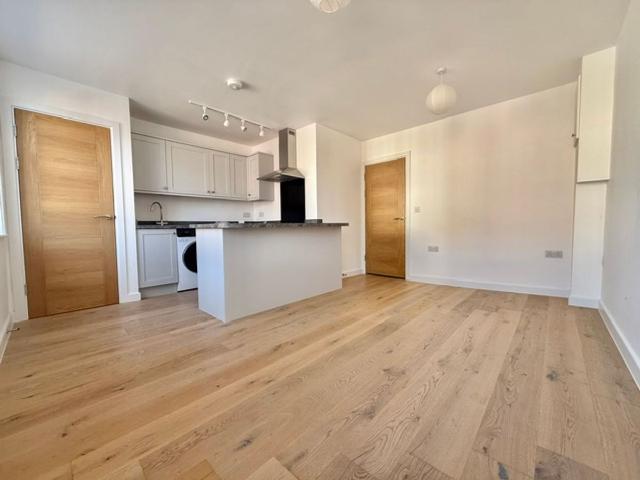 10 Kinnings Row, Tonbridge TN9, 1 bed flat to rent, £1,100 pcm | PrimeLocation
