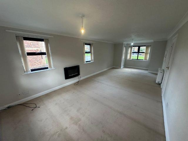 10 Kilnwick Court 2 bed flat to rent £775 pcm £179 pw