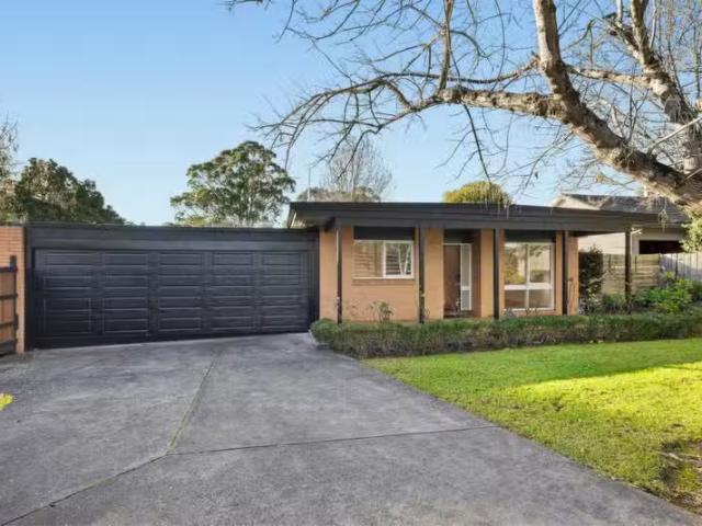 10 Knees Road, Park Orchards VIC 3114 House For Lease