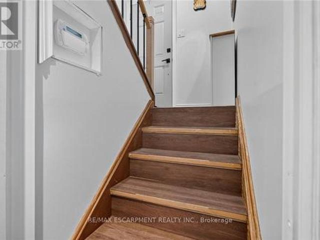 10 Krafty Court, Hamilton, ON, L9C 6R7 house for sale | Listing ID X13835 | Royal LePage