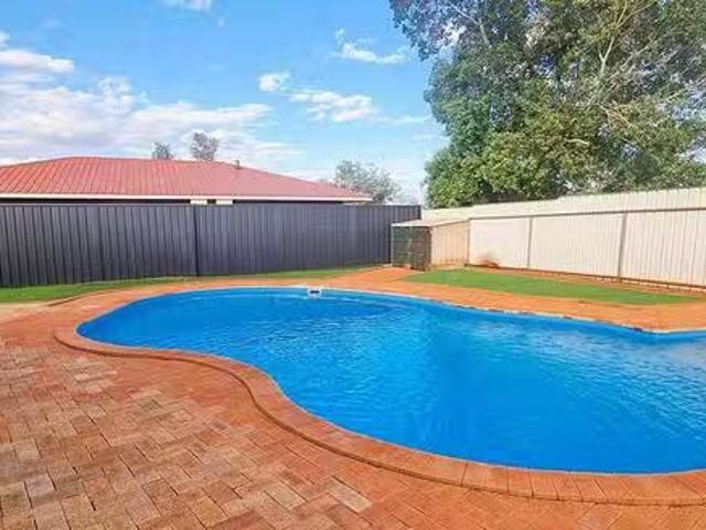 10 Kurrajong Crescent, Newman, WA 6753