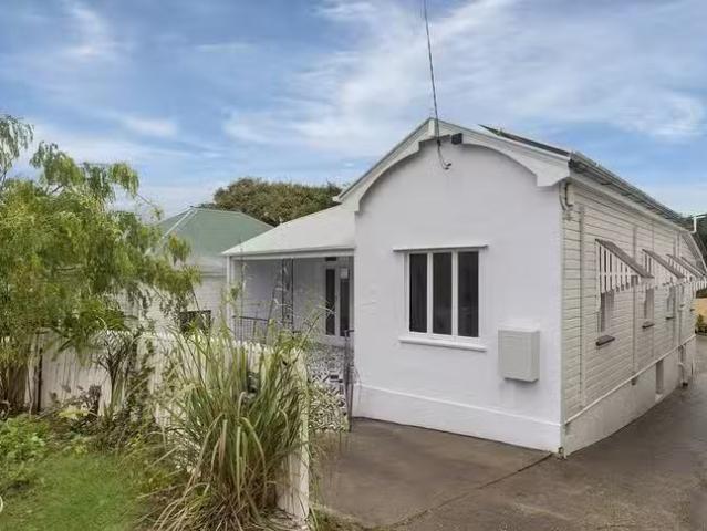 10 Laura Street, Highgate Hill, QLD 4101
