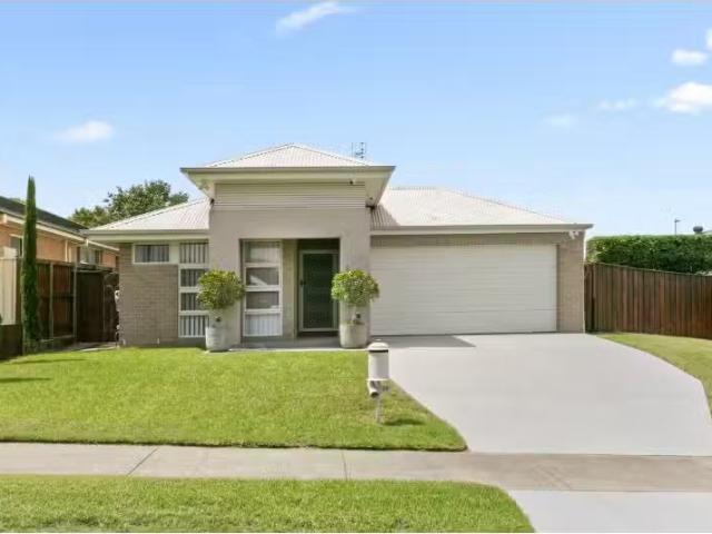 10 Les Circuit, Gillieston Heights House for rent Listed by C.