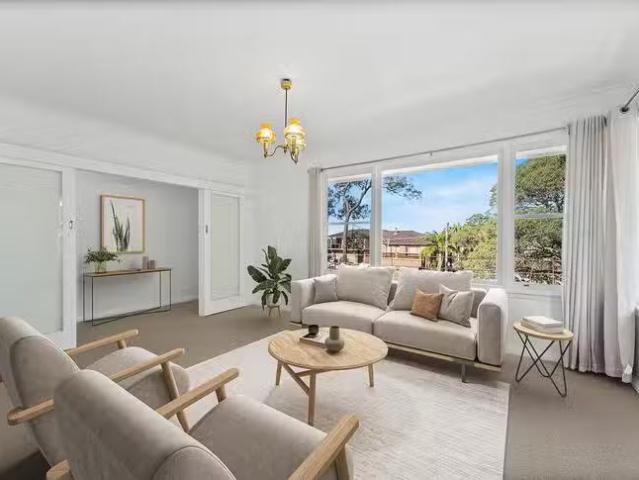 10 Lewis Drive, Figtree, NSW 2525