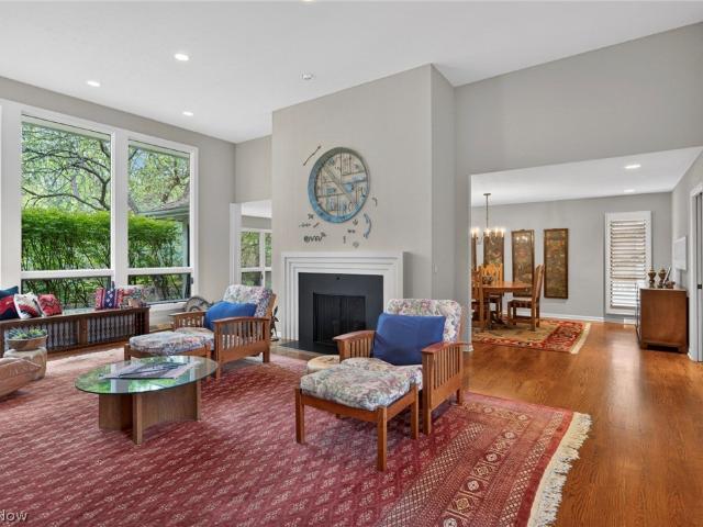 10 Longmeadow Lane