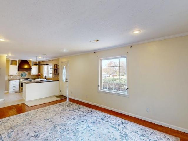 10 Locust St