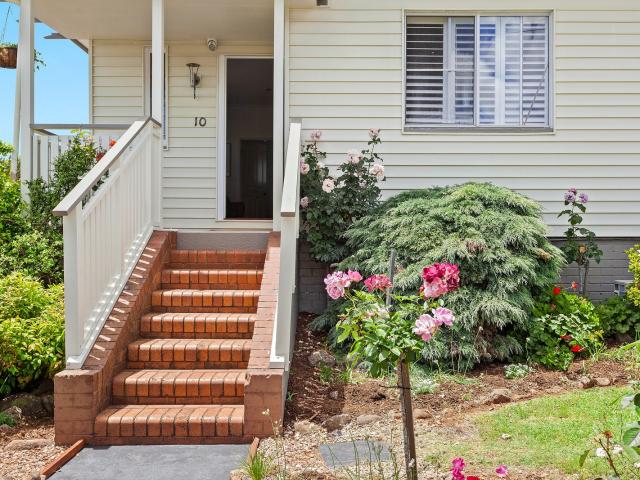10 Llewellyn Street, Centenary Heights, QLD 4350 House for Rent Ray White Toowoomba Real Estate