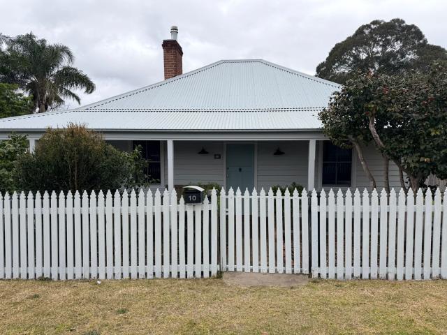 10 Luck Street, MORUYA, NSW 2537