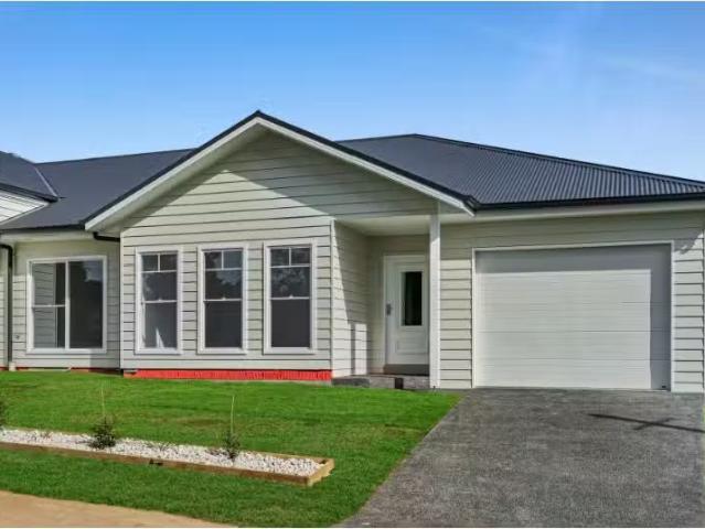 10 Macbeth Close, Oakdale House for rent Listed by Leasing De.