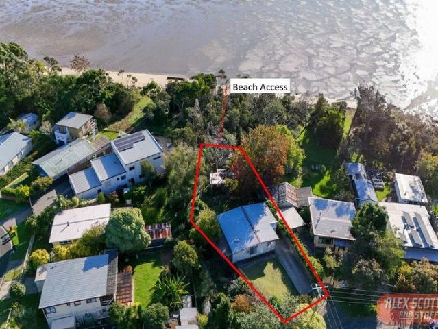 Prime Bayside Location with Back Garden Beach Access