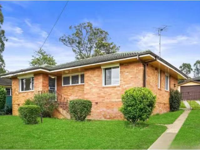 10 Mawson Road, TREGEAR House for rent Listed by Monica Khour.