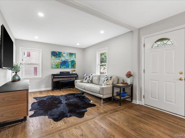 10 Maywood Avenue