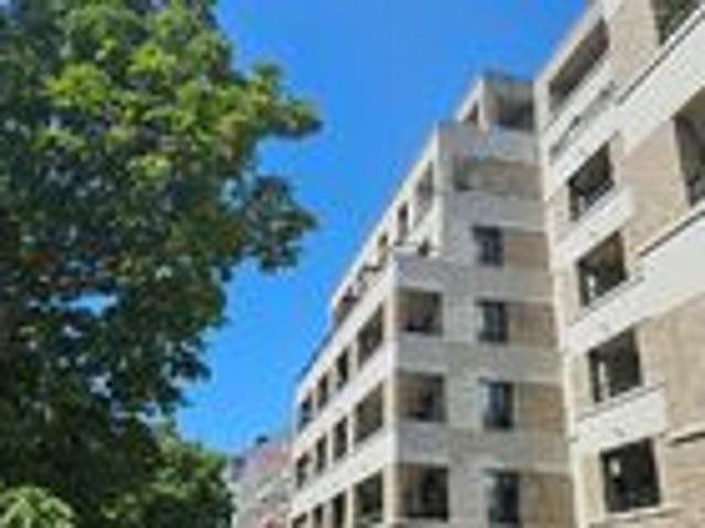 10 Minuten zur Uni Klinik: 3 Zi. Wohnung mit Balkon & Gäste Bad / EBK möglich