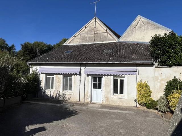 10 MINUTES AUXERRE MAISON DE BOURG 4 PIÈCES AVEC COUR