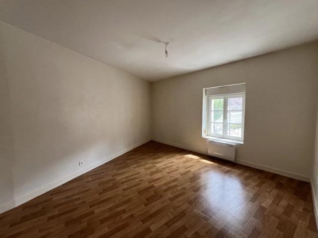 10 MINUTES AUXERRE MAISON DE VILLAGE 4 PIÈCES AVEC ANNEXES