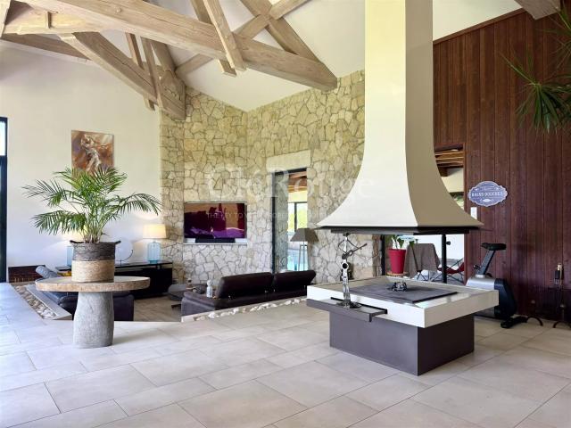 10 minutes d’Eymet Superbe maison d’architecte avec piscin. 321m² Eymet