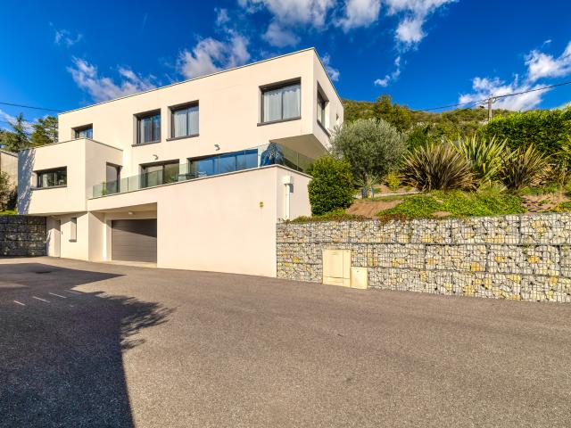 10 minutes de Chambéry Villa d'architecte de 170m2 de 2021 Terrain 900m2 Piscine Sous sol