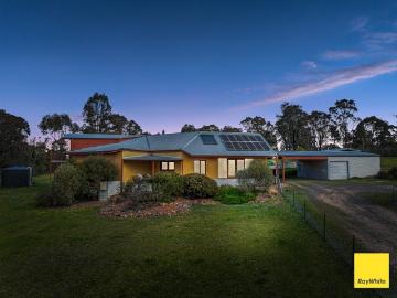 10 minutes from Heathcote! Comfort & style without the ecological footprint